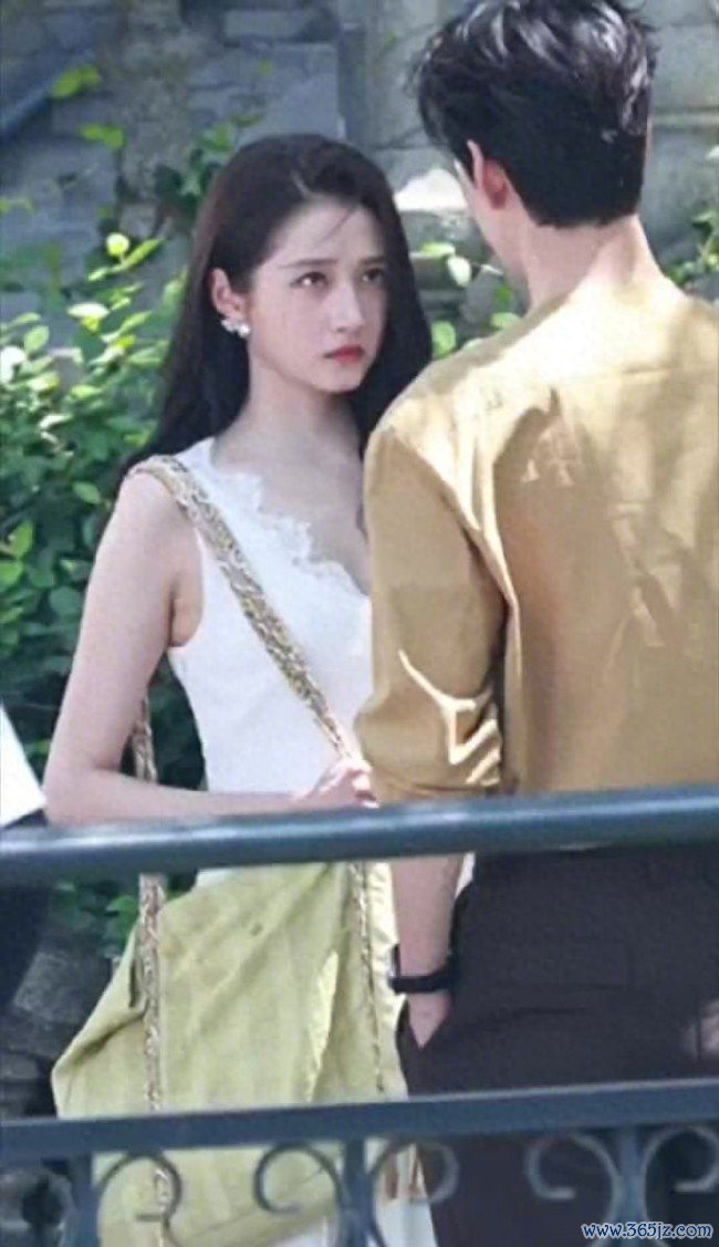 关晓彤陈星旭求婚吻路透 红掌CP感十足